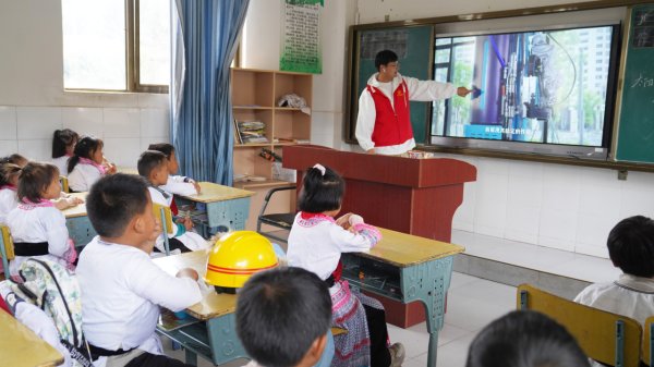 端盛康优配 公益课堂走进云南山区学校